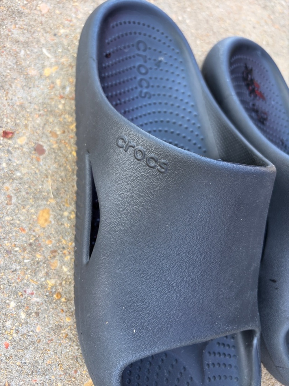 Men’s 11 Flip flop Crocs - Picture 2 of 3